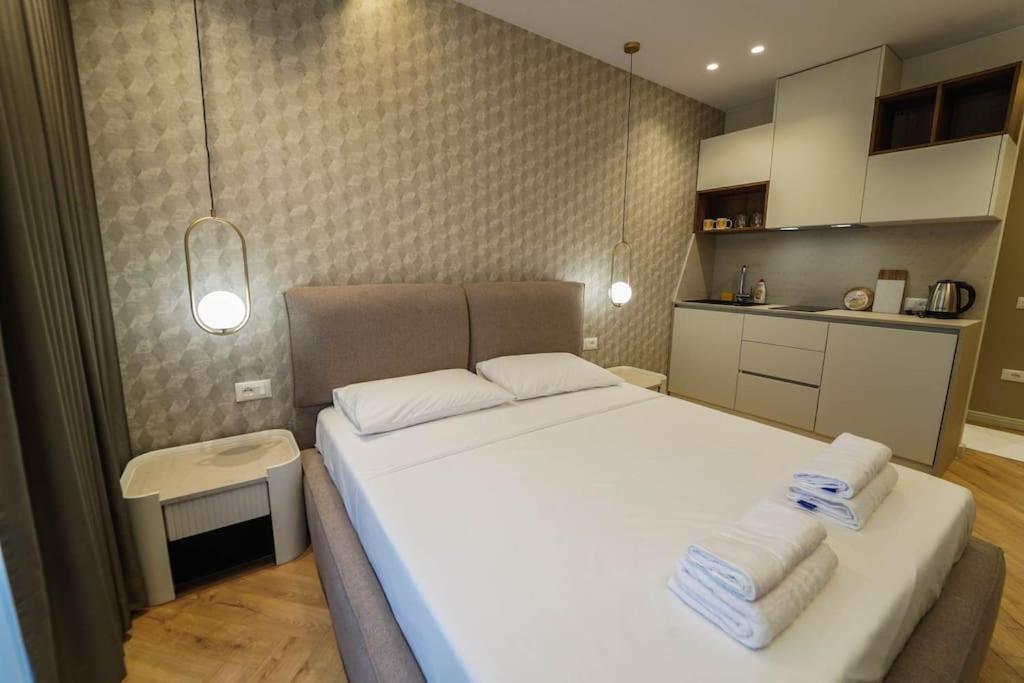 Appartement 2 Steps From Center 3 3 Tirana